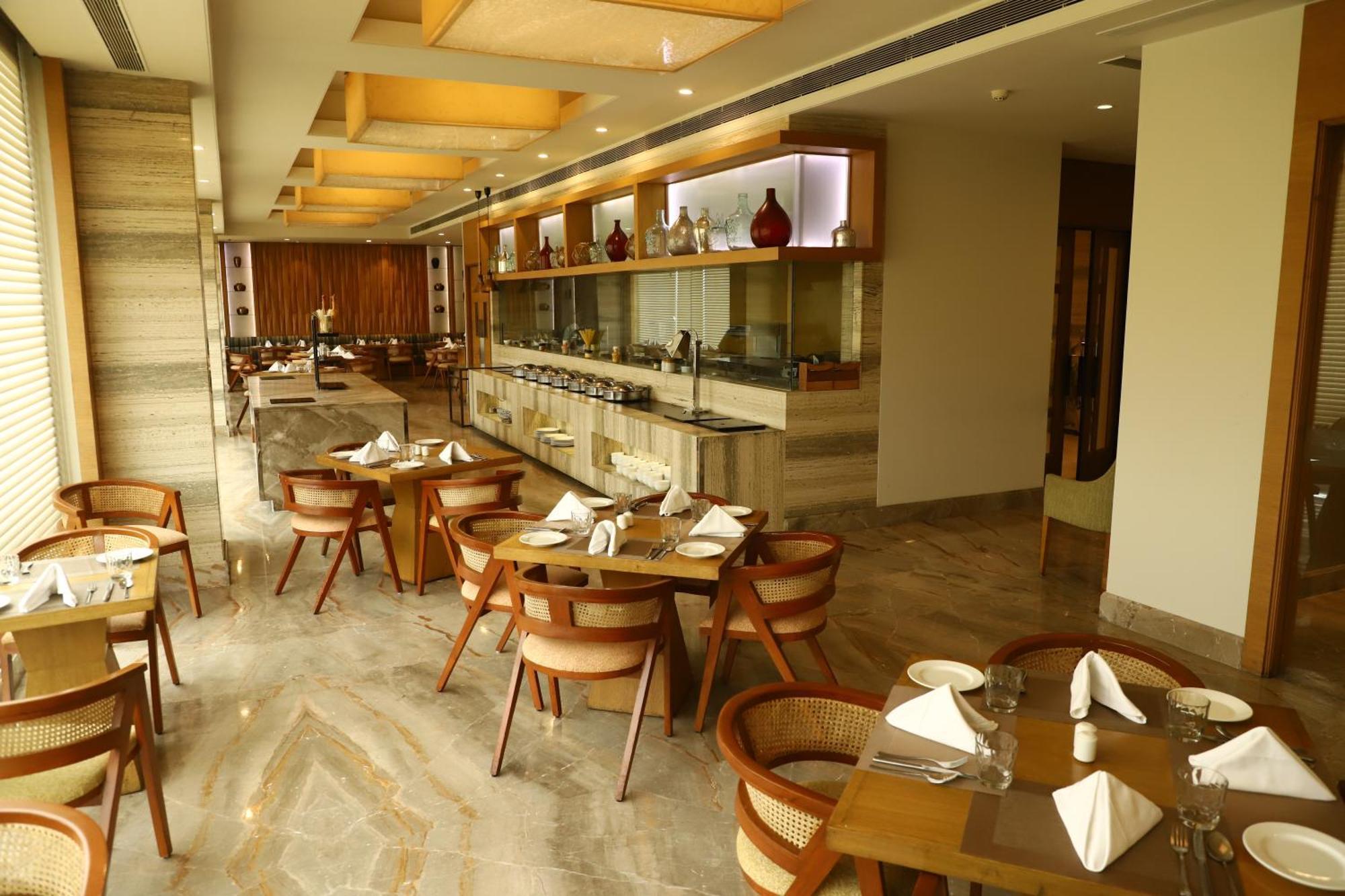 Efcee Sarovar Premiere Bhavnagar Exterior photo