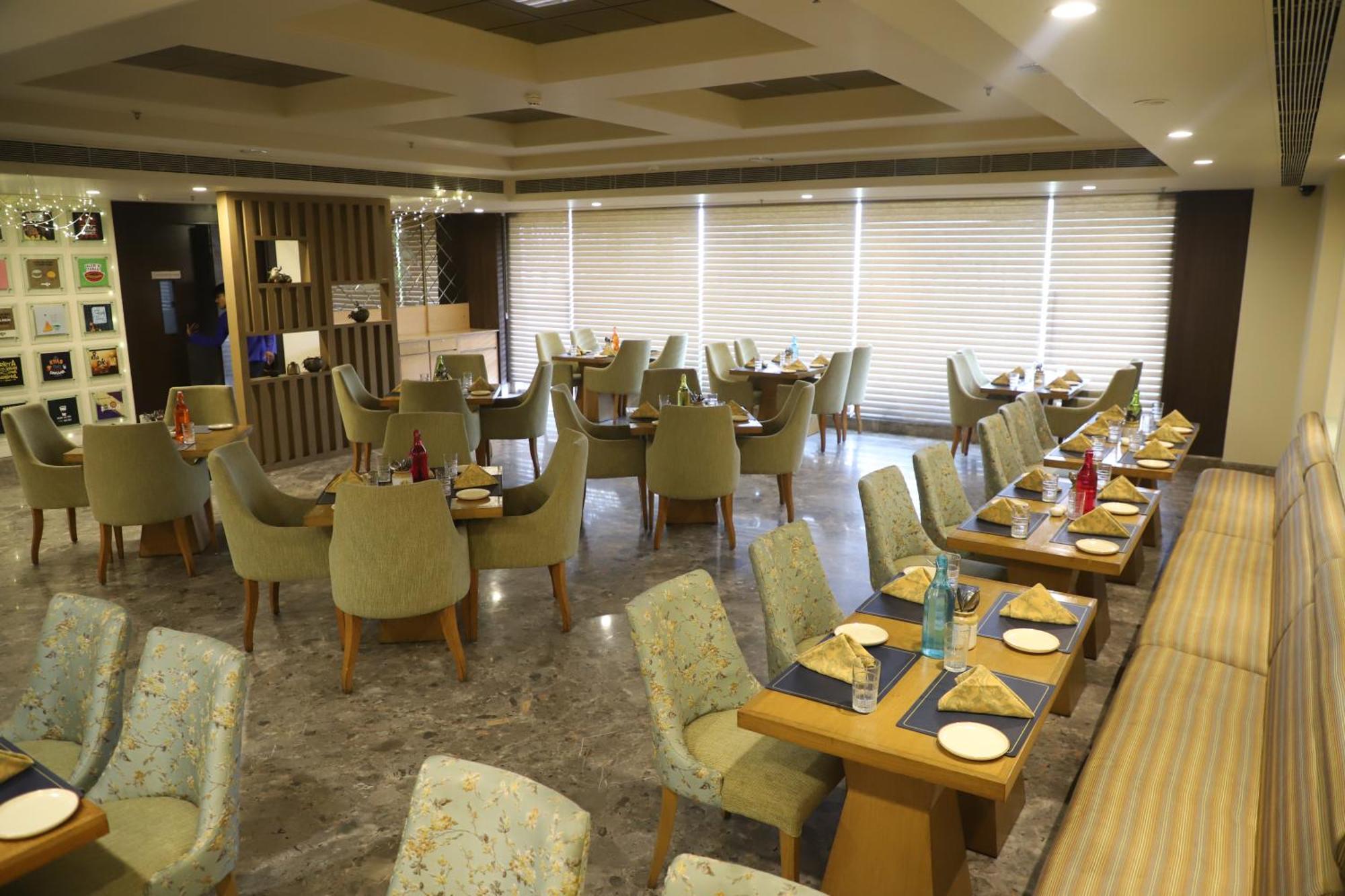 Efcee Sarovar Premiere Bhavnagar Exterior photo
