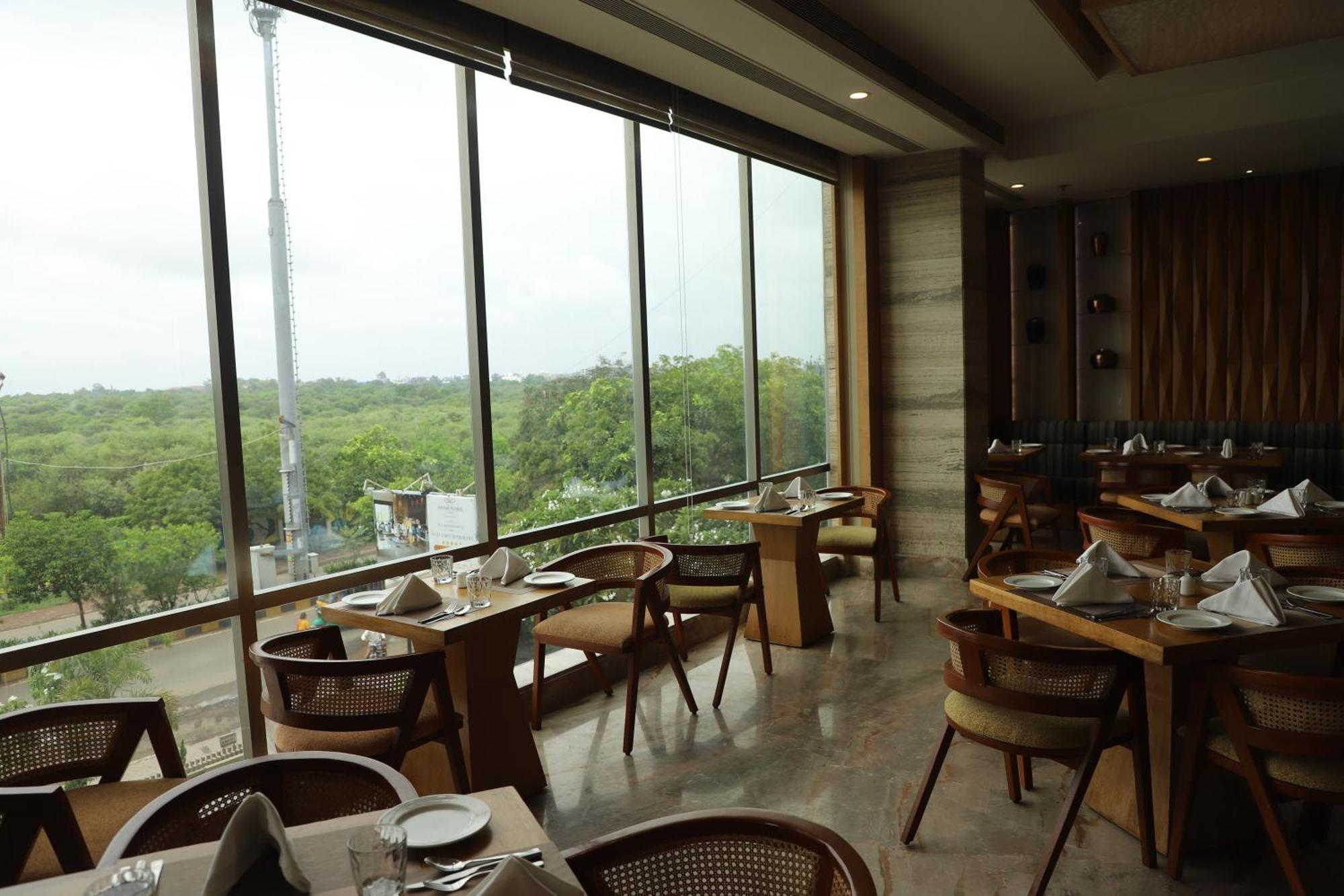 Efcee Sarovar Premiere Bhavnagar Exterior photo