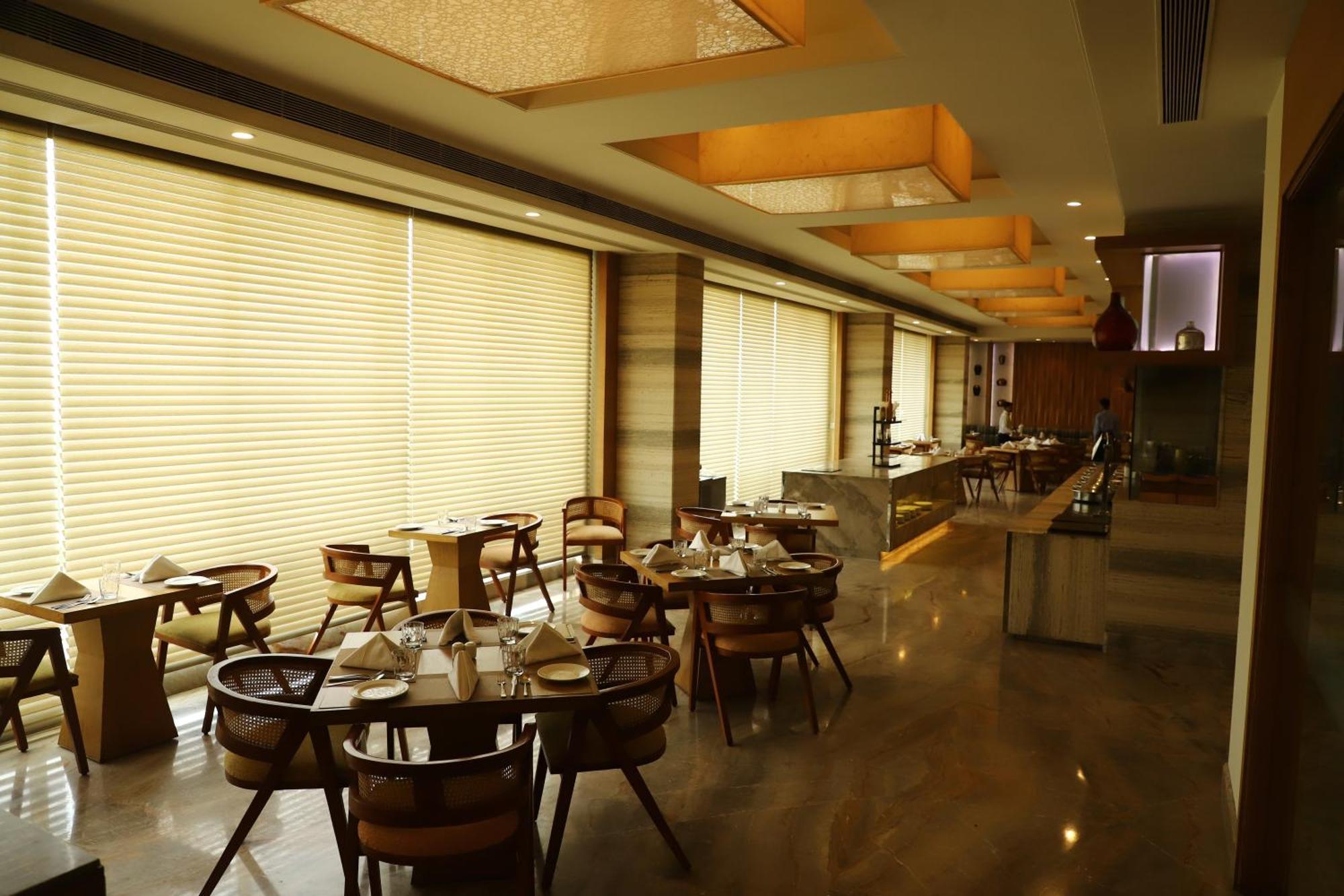 Efcee Sarovar Premiere Bhavnagar Exterior photo