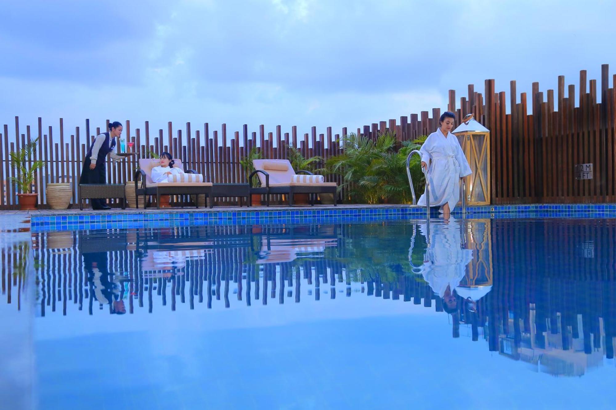Efcee Sarovar Premiere Bhavnagar Exterior photo