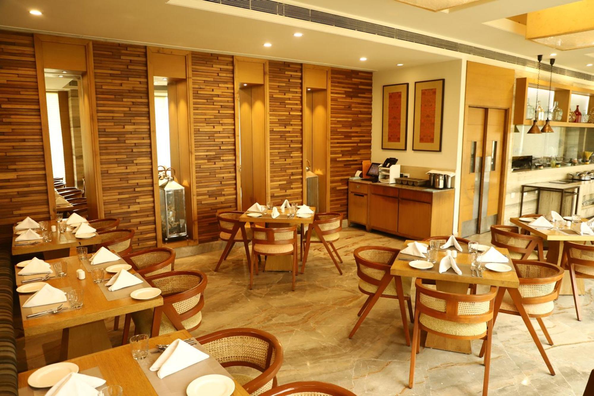 Efcee Sarovar Premiere Bhavnagar Exterior photo