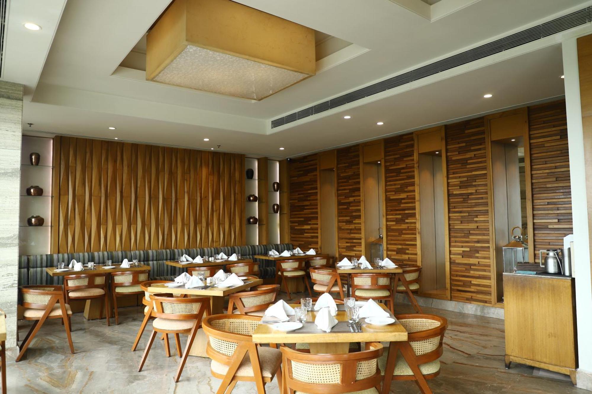 Efcee Sarovar Premiere Bhavnagar Exterior photo