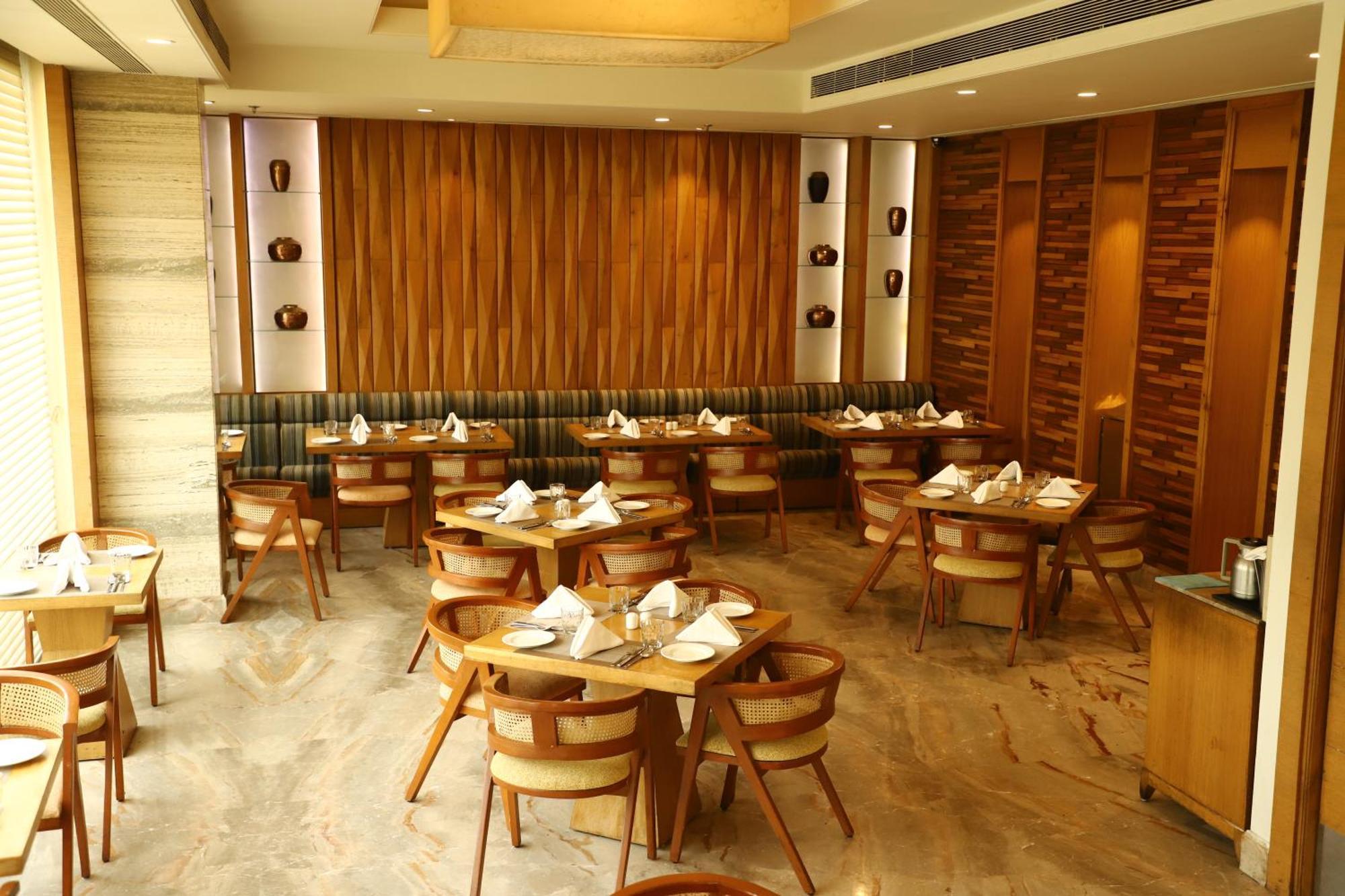 Efcee Sarovar Premiere Bhavnagar Exterior photo